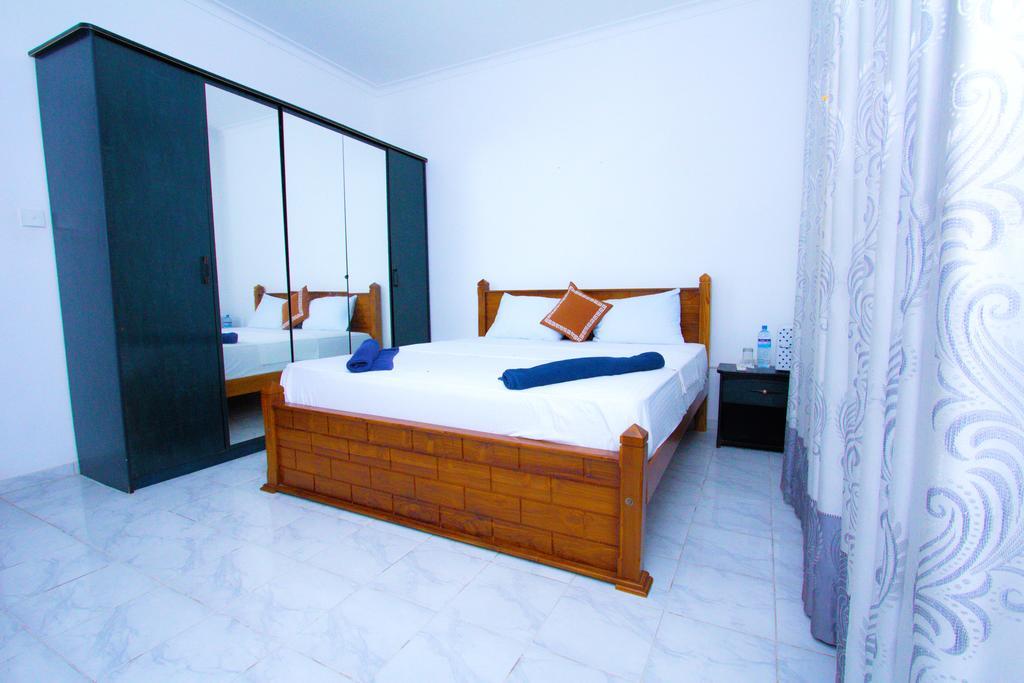 The Blue Beach Guesthouse Negombo Exterior foto