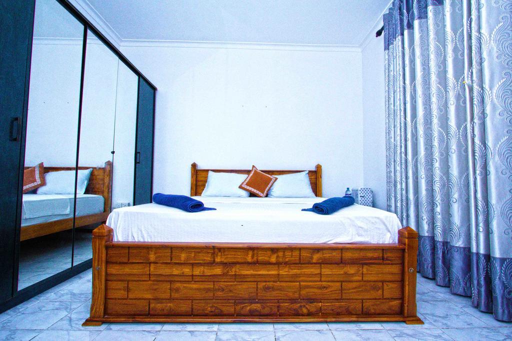 The Blue Beach Guesthouse Negombo Exterior foto